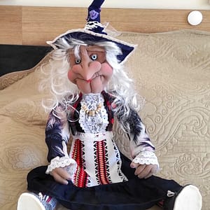 Кукла Баба Яга. Рьчно изработена. Височина 80 см.