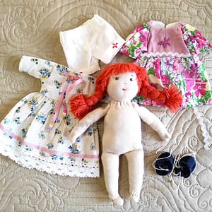 Кукла с дрехи. Ръчна изработка.