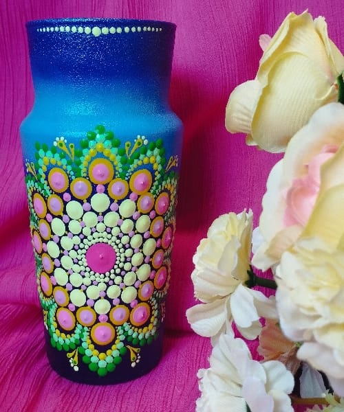 Ръчно рисувана стъклена ваза с ПОДАРЪК - мандала "Защита"